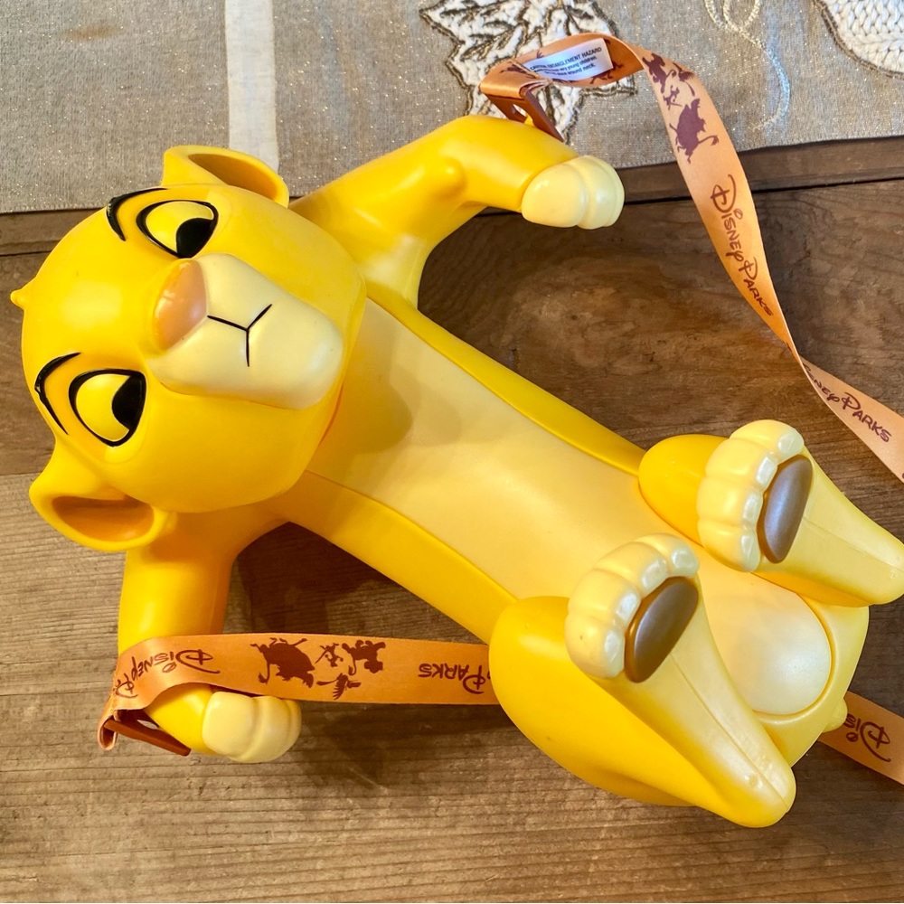 Disney Parks refillable popcorn bucket Simba with lanyard